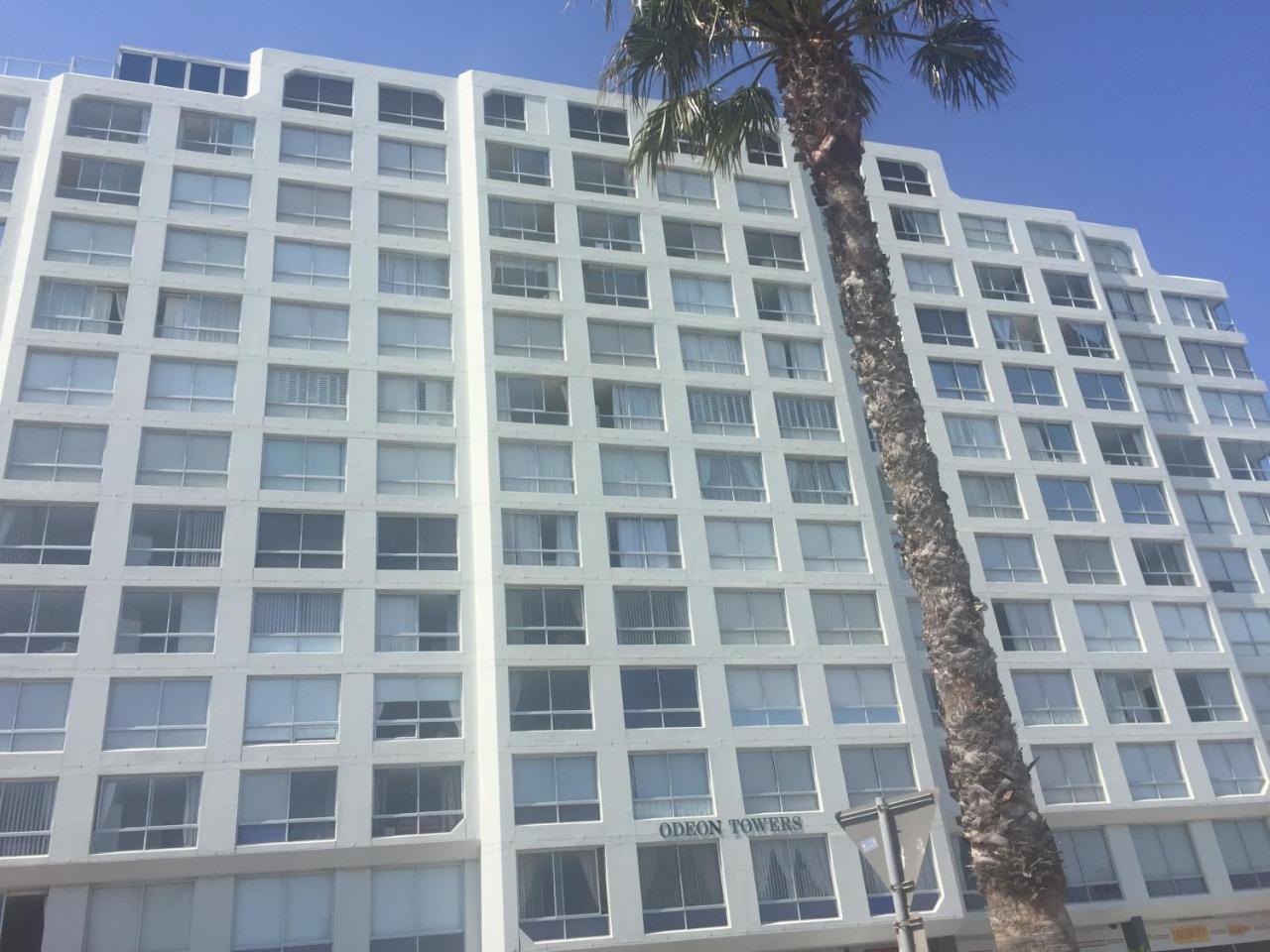Pebble Moon Flat